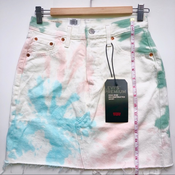 Levi’s High-Rise Deconstructed Denim Skirt in “Young Blood”, size 26 - Picture 5 of 11